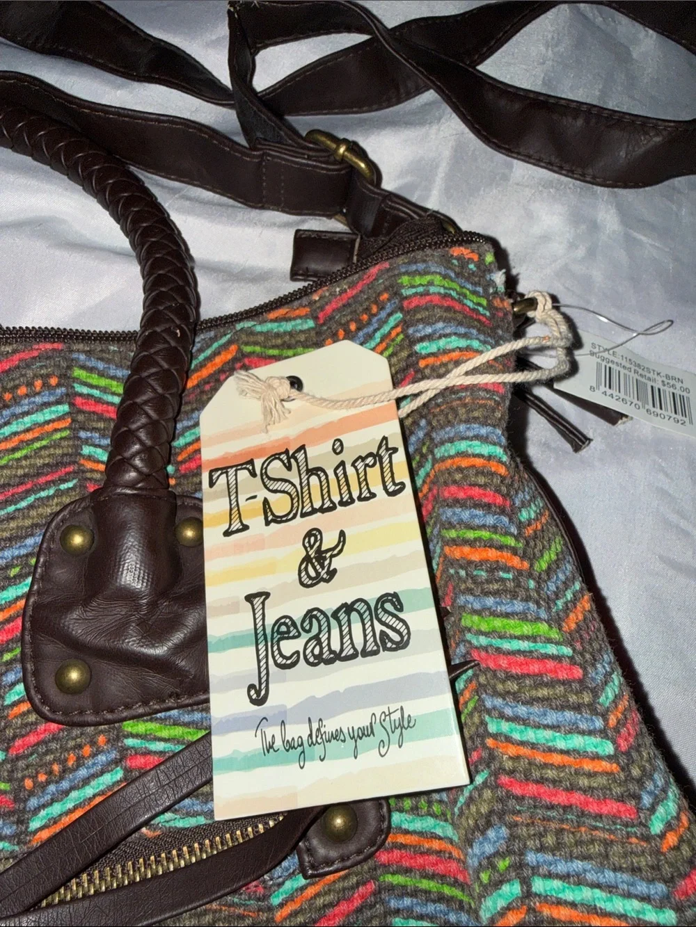 T-Shirt & Jeans vibrant shirt